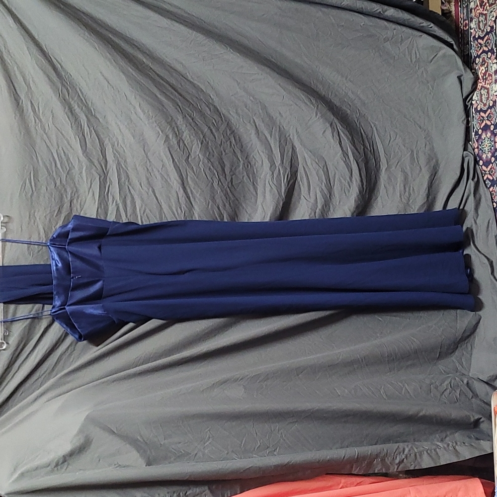 Dress - Picture 4 of 7